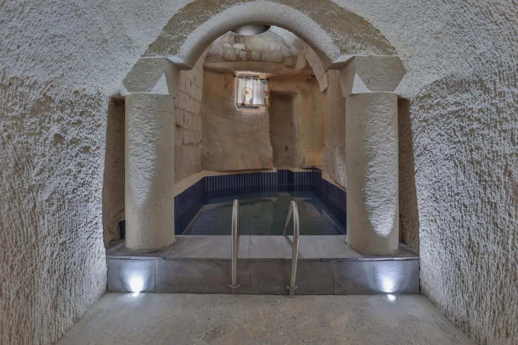 cappadocia indoor pool suite