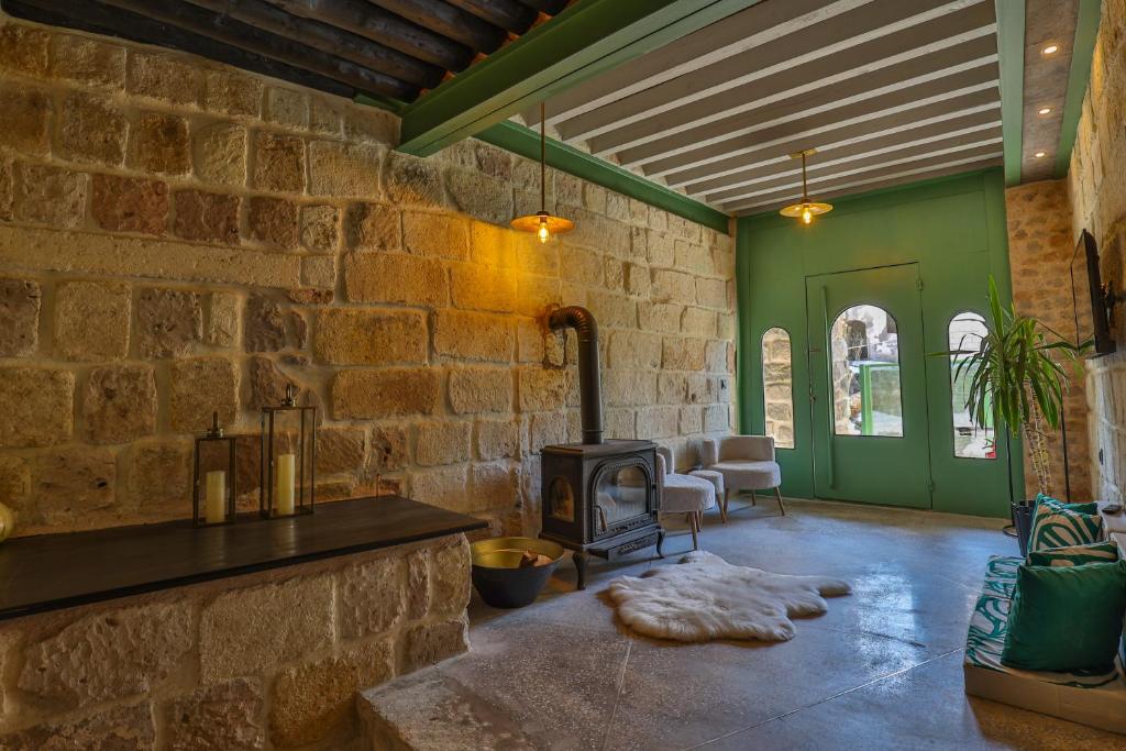 cave suite with fireplace cappadocia