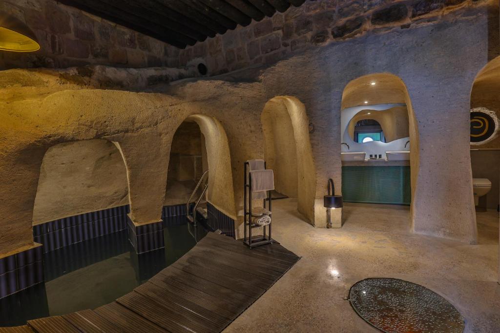 private pool cave suite cappadocia